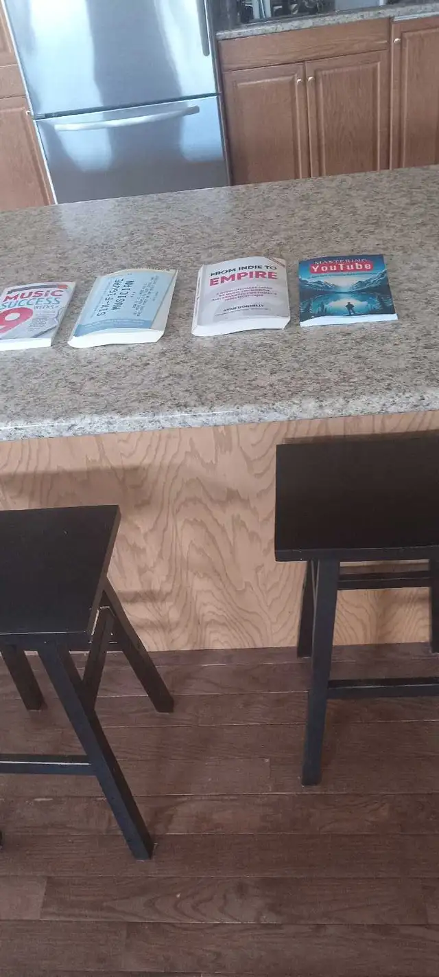 free books  in Free Stuff in Kawartha Lakes - Image 2