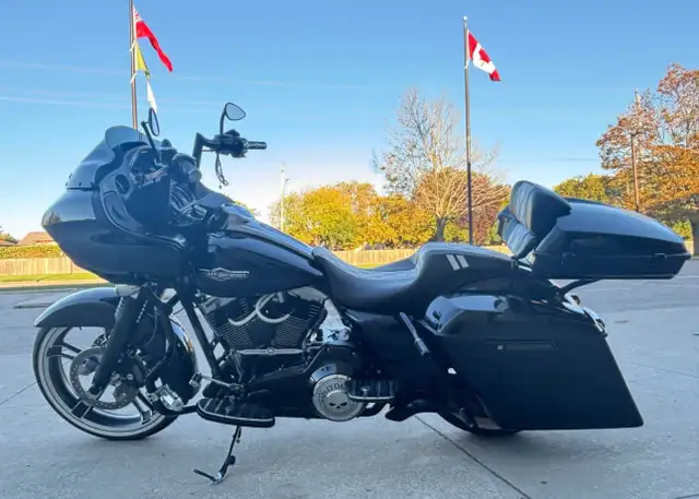 2016 HARLEY DAVIDSON ROAD GLIDE CUSTOM in Street, Cruisers & Choppers in City of Toronto - Image 3