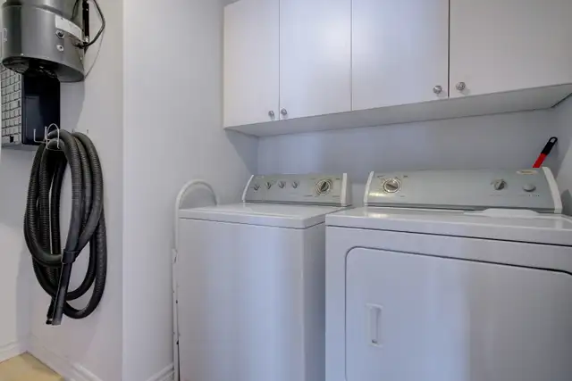 Candiac Spectaculaire!! Condo 4 1/2. Lumineaux 1874 Pies carres. in Condos for Sale in Longueuil / South Shore - Image 8