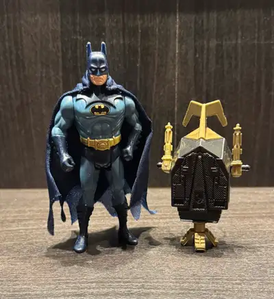 DC Comics, Batman the Dark Knight Collection (1990). Wall Scaler Batman action figure. Kenner toys....
