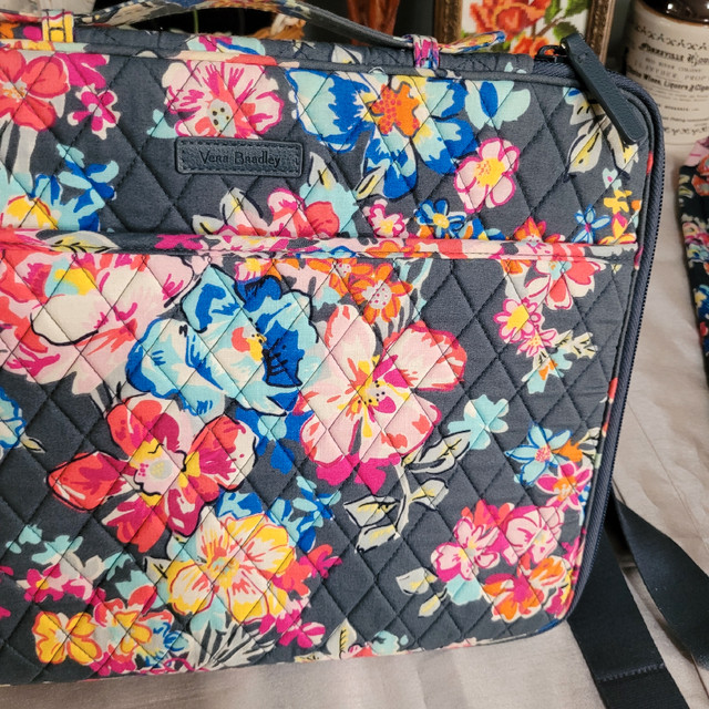 Beautiful Vera Bradley Quilted Zippered Laptop Tablet Books etc. in Laptops in Markham / York Region - Image 2