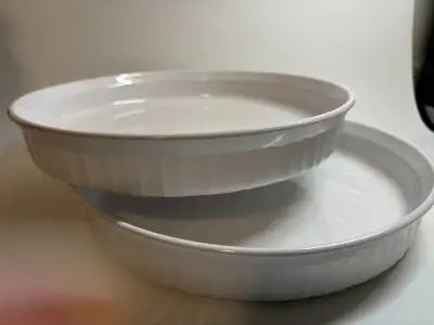 Corningware French Ivory Oven Proof Server. Great for quiche, frittata, fruit/veggie platters, misc....