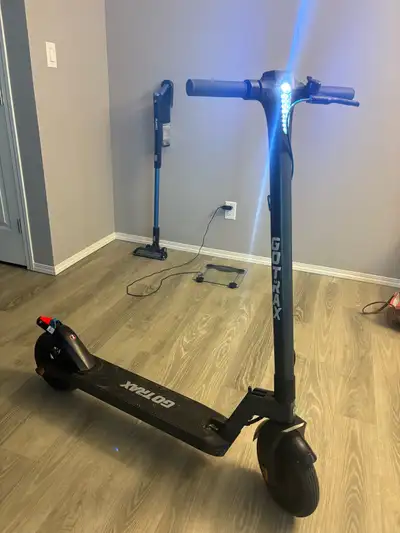 Selling my GoTrax XRE Pro (Xr Elite Pro) electric scooter – used for only 30 km, and still in like-n...
