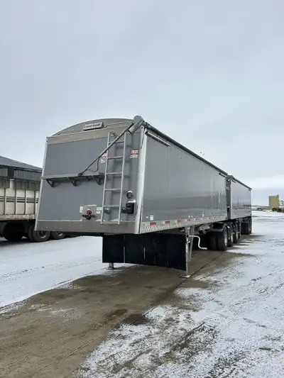 2026 Lode King Distinction Super Bee Grain Trailers Aluminum sides/slopes, Steel subframe, Aluminum...
