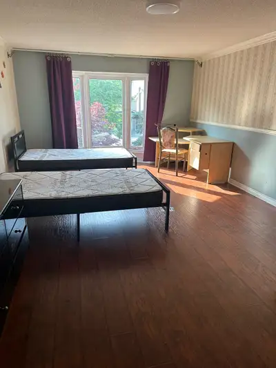 Room in Sharing - 1 girl needed August 1 near Sheridan Brampton
