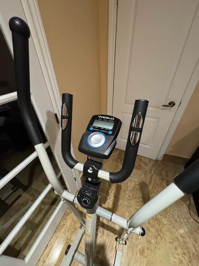 vélo pour exercice Weslo in Exercise Equipment in Laval / North Shore - Image 4