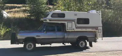 1986. Clean, well kept, 3 way fridge, oven, water heater, fan forced furnace, toilet sink, shower. A...