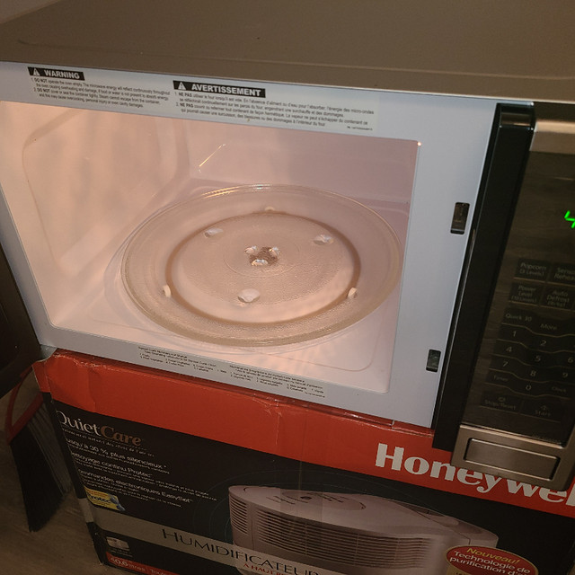 Panasonic Microwave in Microwaves & Cookers in Chatham-Kent - Image 2
