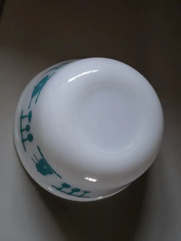 Hazel Atlas Turquoise Milk Glass Mixing Bowl with Rolled Rim in Arts & Collectibles in Oshawa / Durham Region - Image 10