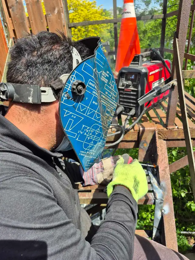 Mobile welding473211330290657282