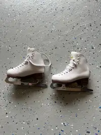 Skating Shoes (blades) (girls)