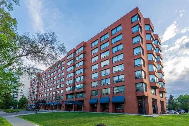 Location ! Location ! Downtown Edmonton – Utilities included