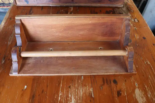 Vintage Wooden Shelf in Arts & Collectibles in London - Image 4