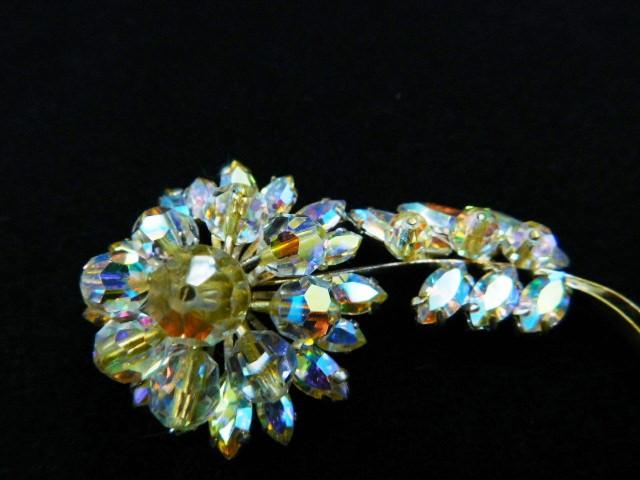 3 INCH UNMARKED AURORA RHINESTONE CLUSTER FLOWER BROOCH in Jewellery & Watches in Lethbridge - Image 3