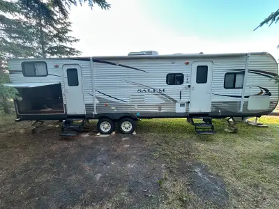 2012 Salem 32 BHDS. Everything works as it should. Great for a large young family. The only reason f...