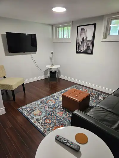 Conveniently located one bedroom apartment in Sherwood. Updated with large bathroom, modern kitchen,...