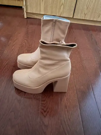 Women’s boots , View more