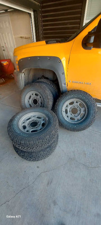 Lt 245/75/R16 Tires & Rims 8 lugs