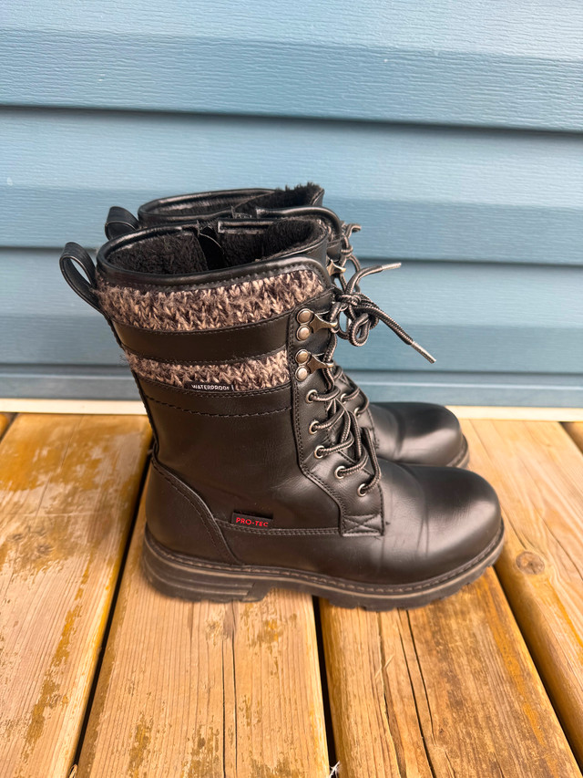 LADIES SIZE 7 WINTER BOOTS in Women's - Shoes in Lethbridge