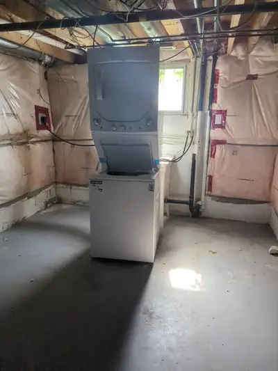 GE 24" Unitized Spacemaker Washer and Electric Dryer White - GUD24ESMMWW Maximize your laundry effic...