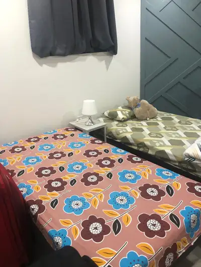Shared Room 5 min walk to Sheridan Oakville