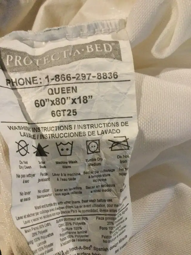 Queen Mattress Protector in Bedding in Kingston - Image 2