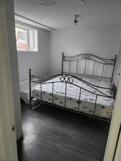 I am offering a room for rent near Sheridan College, specifically for female sharing. $400 sharing (...