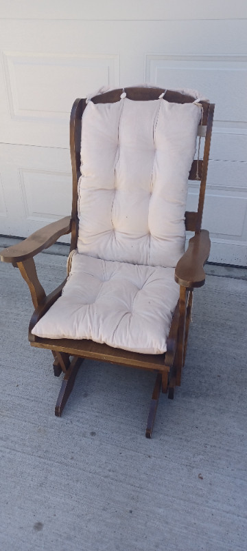 Rocking Chair in Chairs & Recliners in Edmonton - Image 2