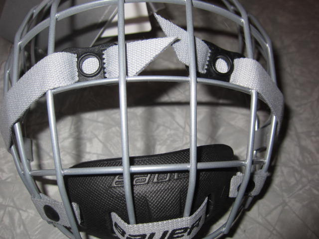 Brand New BAUER 5100 FACEMASK in Hockey in London - Image 4