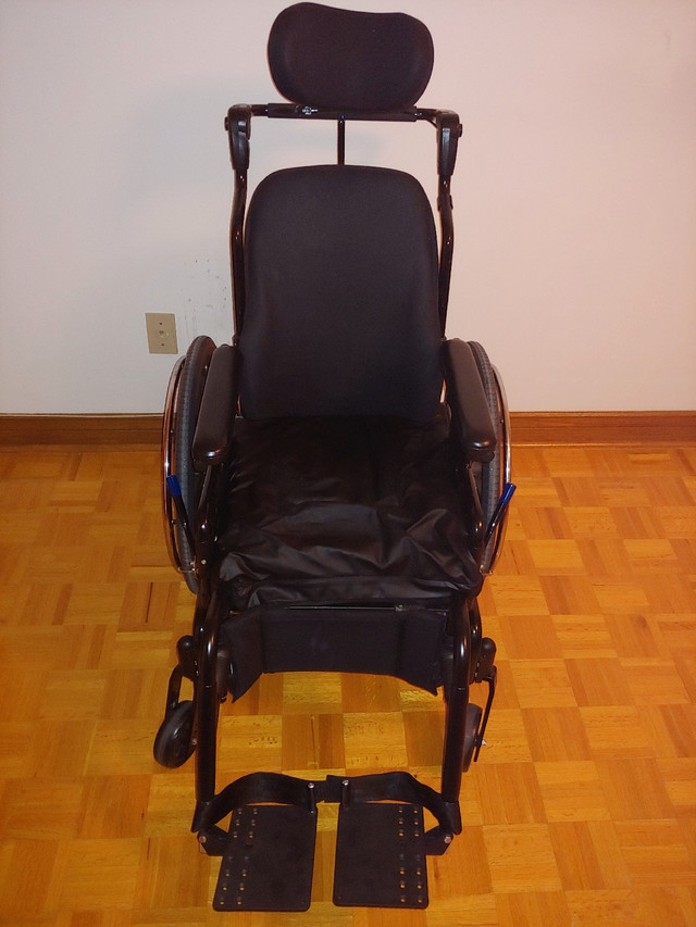 Custom 16x18" tilt wheelchair with roho cushion in Other in Mississauga / Peel Region