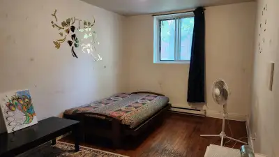 **Room for Rent – Côte-des-Neiges (CDN) – All Included** Nice and cozy room available for rent in CD...
