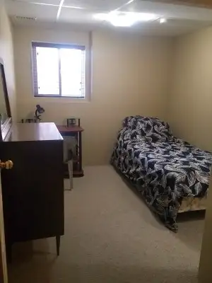 Kelowna North Glenmore Shared House. International Students/Students welcome, 1 Room for Rent, Quiet...