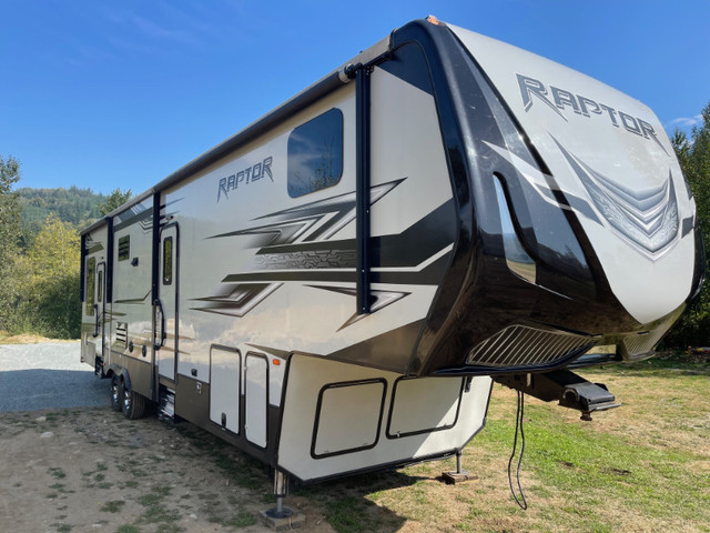 2017 Keystone Raptor 362TS Toy Hauler Fifth Wheel in Travel Trailers & Campers in Abbotsford