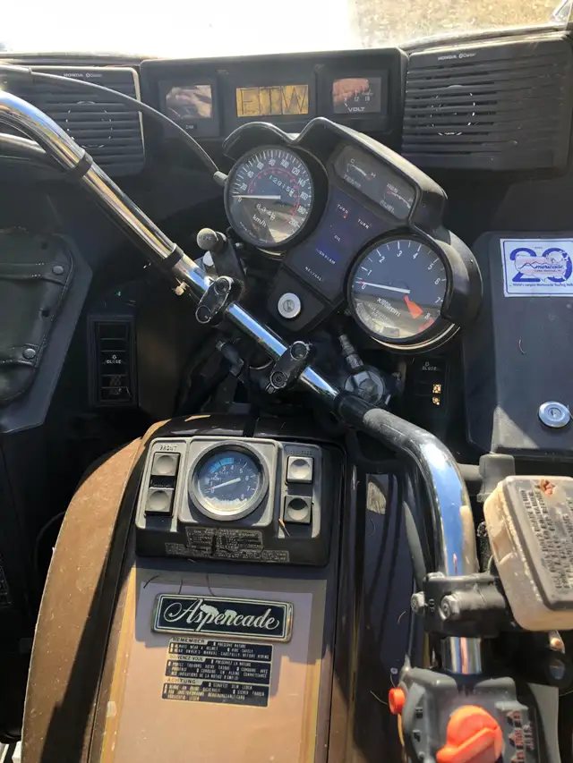 2 Honda 1100cc motorcycles in Street, Cruisers & Choppers in Belleville - Image 8