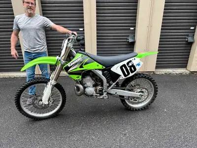Motocross KX-250 2004 Moteur refait Excellente condition Rien a faire. Prêt a rouler