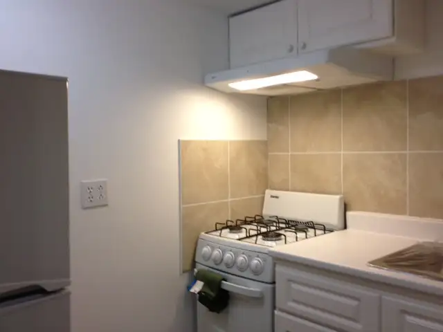 WALKOUT BASEMENT apartment. in Long Term Rentals in Mississauga / Peel Region - Image 4
