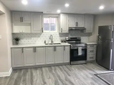 BRITANNIA and CREDITVIEW Close to Bus route, Streetsville and Heartland Town centre Large Private Ro...