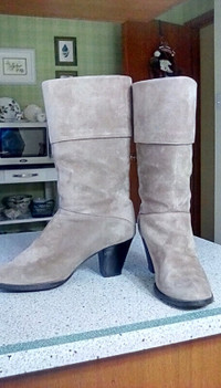 Suede dress boots