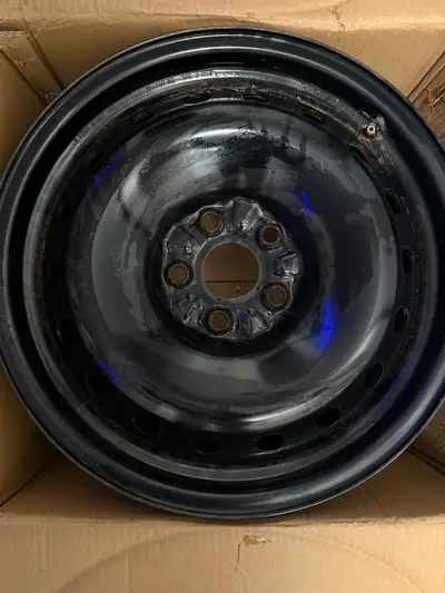 Steel wheels x 4 Came off a 2019 Honda Pilot One has a small curb rash (noted in pictures) Otherwise...