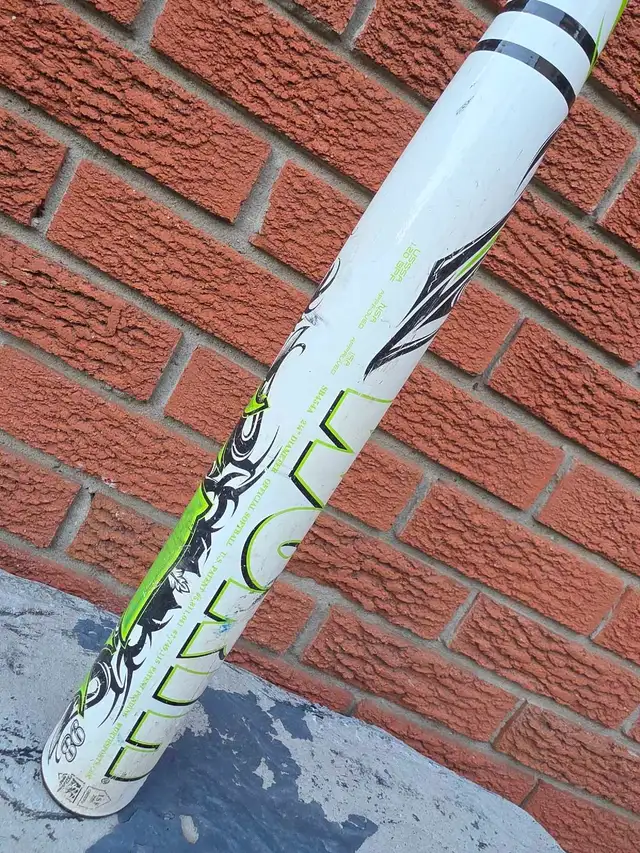 Worth Softball Bat 34 inch 28 oz in Baseball & Softball in Mississauga / Peel Region - Image 3