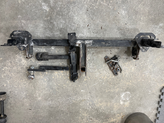 Subaru 1.25 Factory Trailer Hitch in Other in Calgary