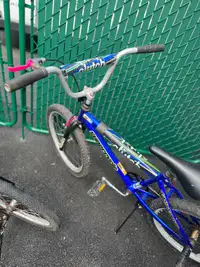 Vélos pour enfants 10ans et plus ( propres)prix variés.