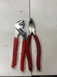 2 sets of pliers 