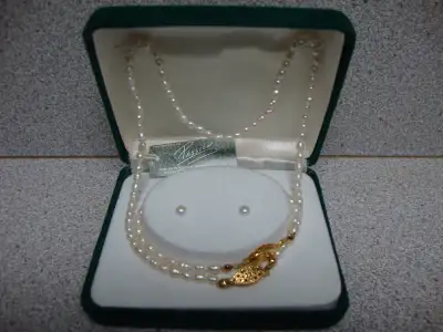 Ensemble en perle de culture $25.00, View more
