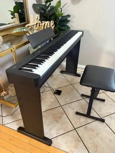 PIANO 88 WEIGHTED KEYS IN AMAZING CONDITION + ACCESSORIES, View more