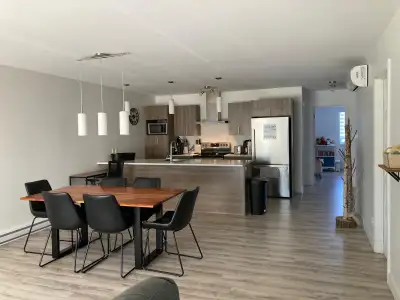 ** Levis ** Rue de Coutances, Grand 4 1/2 pour le 13 juillet 2025. Possibilité de prise de possessio...