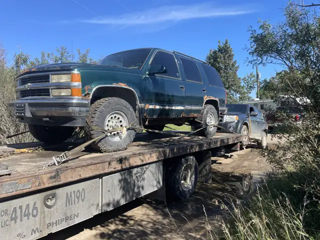 you can keep the battery, all the interior parts in Other Parts & Accessories in St. Albert - Image 9