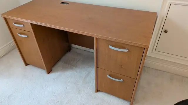 Desk in Desks in Oakville / Halton Region - Image 2