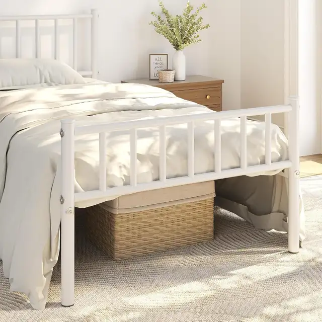 Yaheetech 614232 white Twin Size Bed Frame Metal Platform  in Beds & Mattresses in Markham / York Region - Image 4