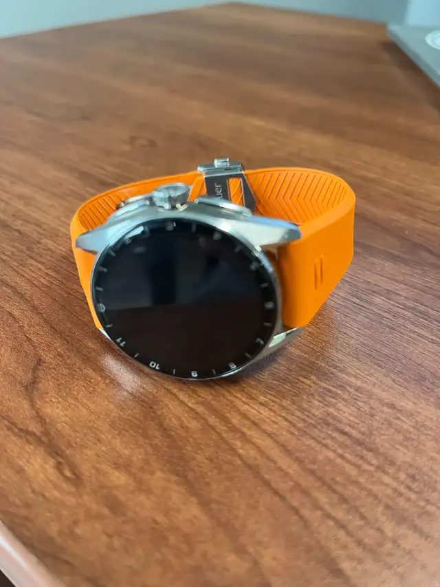 TAG HEUER - CALIBRE E4 - 42 mm SMARTWATCH in Jewellery & Watches in West Island - Image 2
